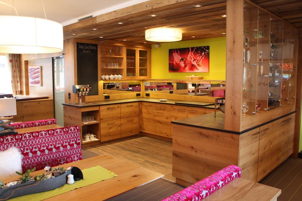 גלטור Hotel Toni מראה חיצוני תמונה